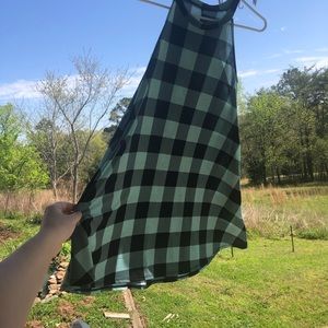 Medium long top. Soft/stretchy.